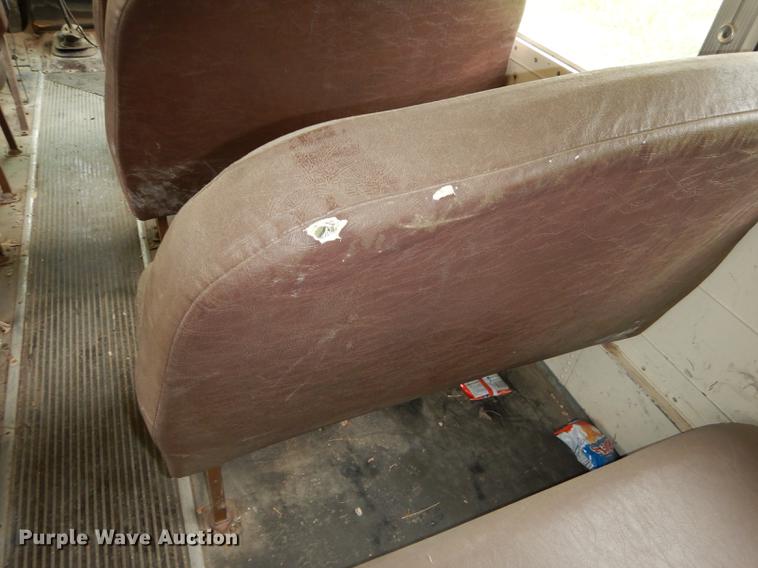 image for item DF1870 1993 Ford B700 school bus