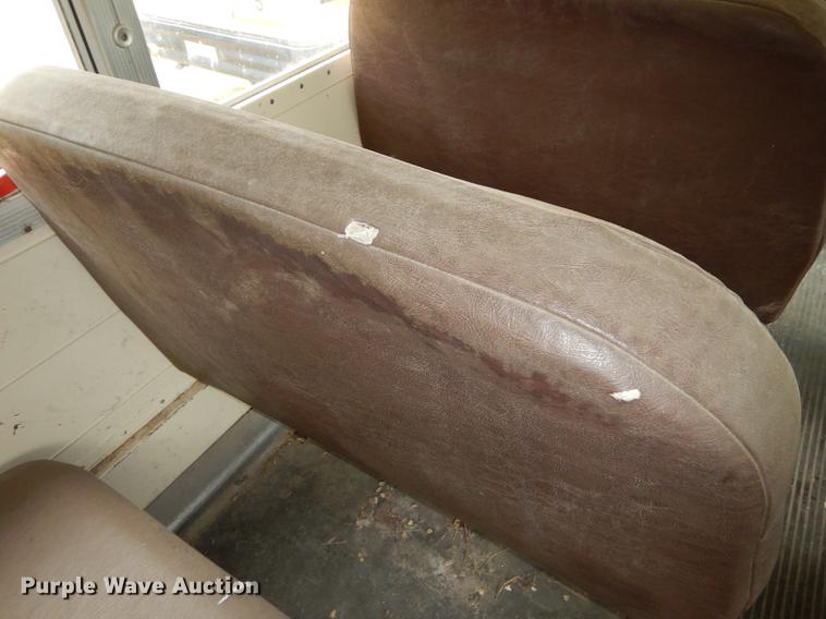 image for item DF1870 1993 Ford B700 school bus