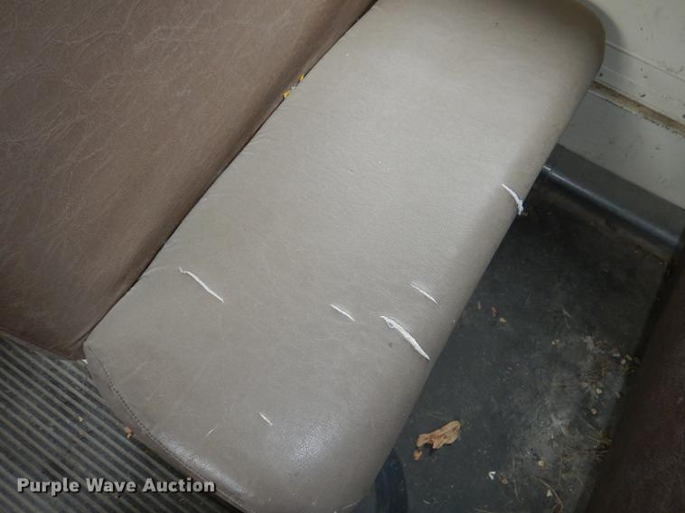 image for item DF1870 1993 Ford B700 school bus