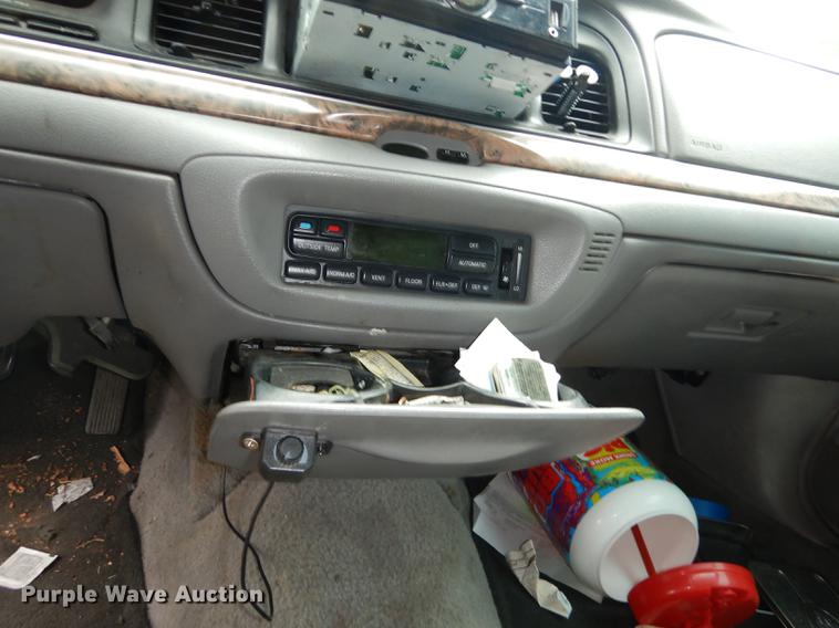 image for item DF1880 1999 Ford Crown Victoria