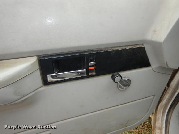 image for item DF1881 1994 Chevrolet C1500 pickup truck