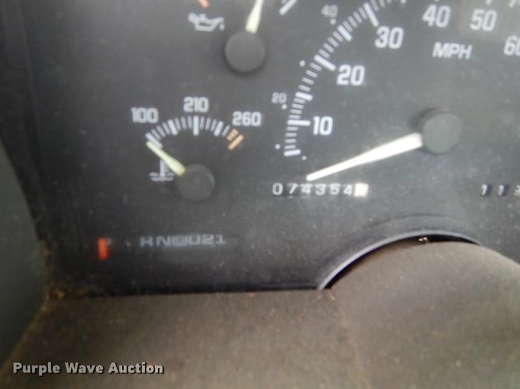 image for item DF1881 1994 Chevrolet C1500 pickup truck