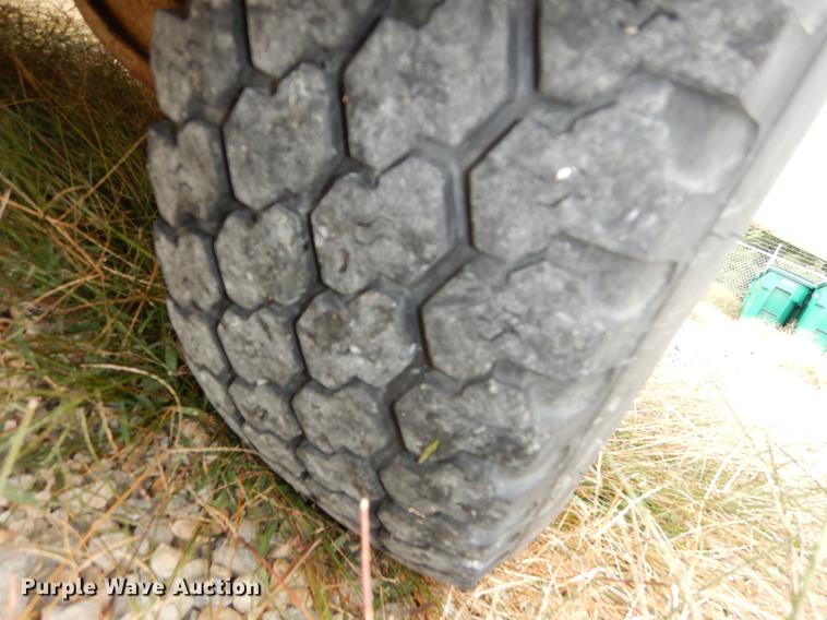 image for item DF1881 1994 Chevrolet C1500 pickup truck