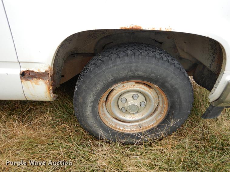 image for item DF1881 1994 Chevrolet C1500 pickup truck