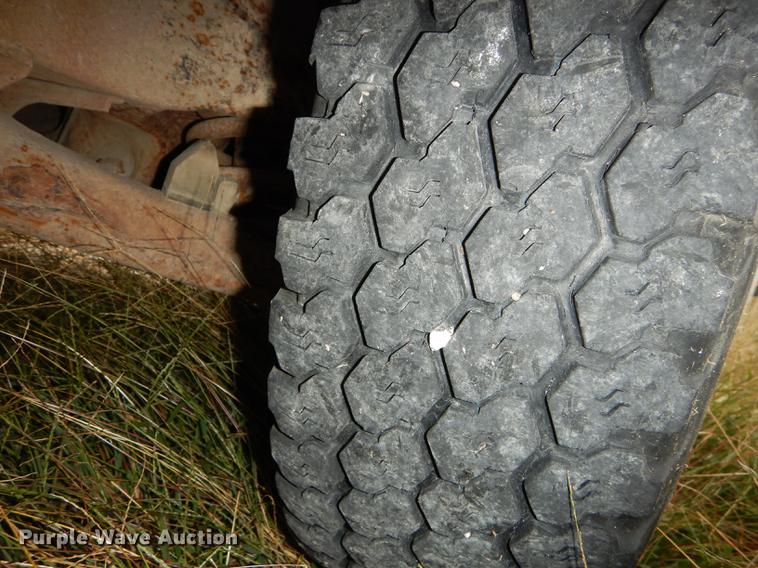 image for item DF1881 1994 Chevrolet C1500 pickup truck