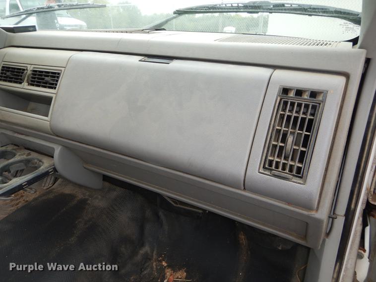 image for item DF1881 1994 Chevrolet C1500 pickup truck