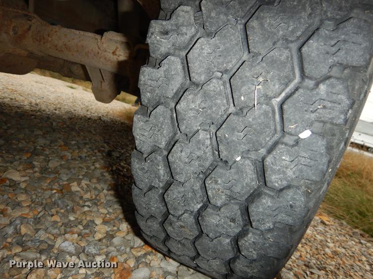 image for item DF1881 1994 Chevrolet C1500 pickup truck