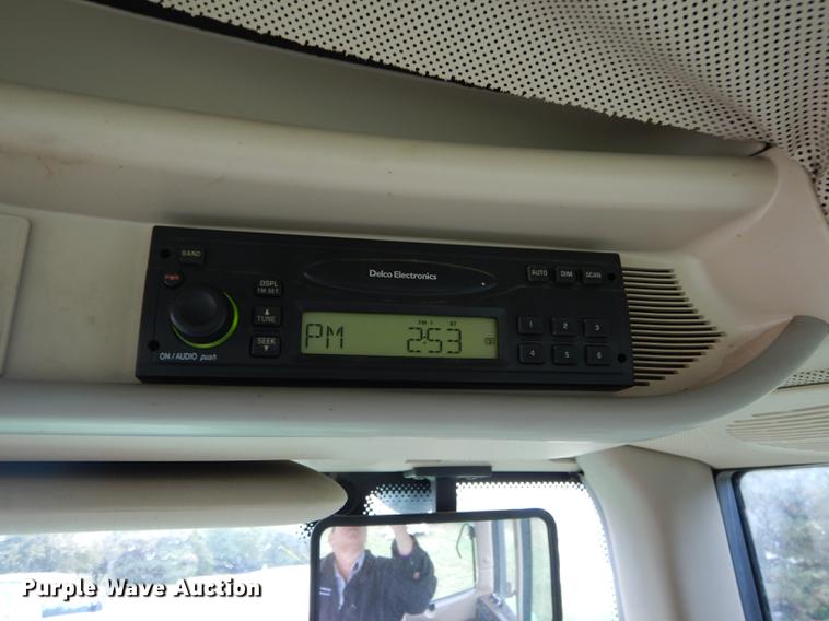 image for item DF1882 2004 John Deere 6320 tractor