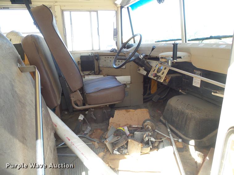 image for item DF2758 1992 Ford B600 Blue Bird school bus