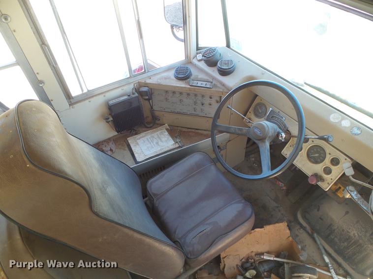 image for item DF2758 1992 Ford B600 Blue Bird school bus