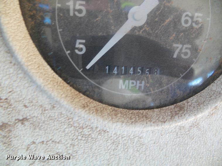 image for item DF2758 1992 Ford B600 Blue Bird school bus