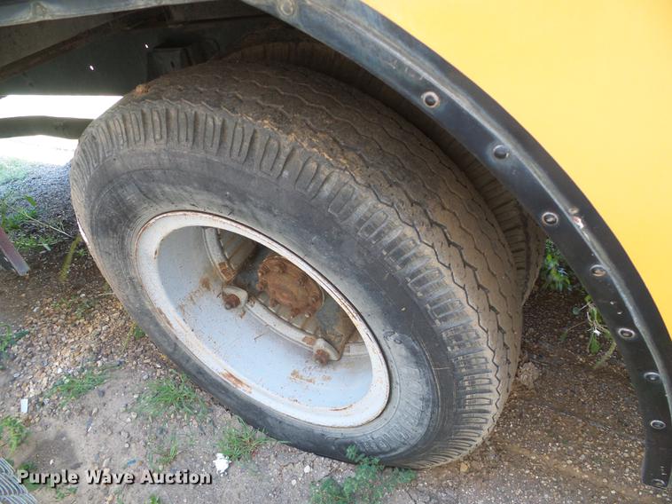 image for item DF2758 1992 Ford B600 Blue Bird school bus