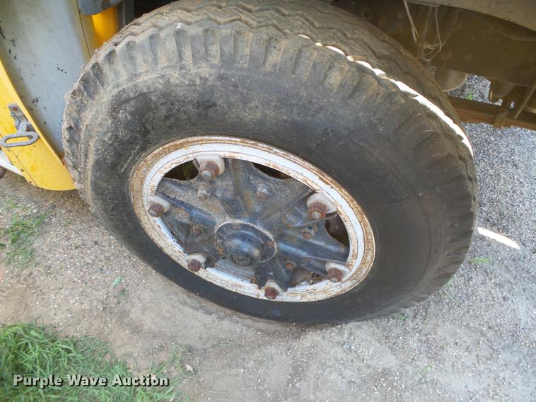 image for item DF2758 1992 Ford B600 Blue Bird school bus