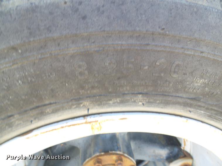 image for item DF2758 1992 Ford B600 Blue Bird school bus