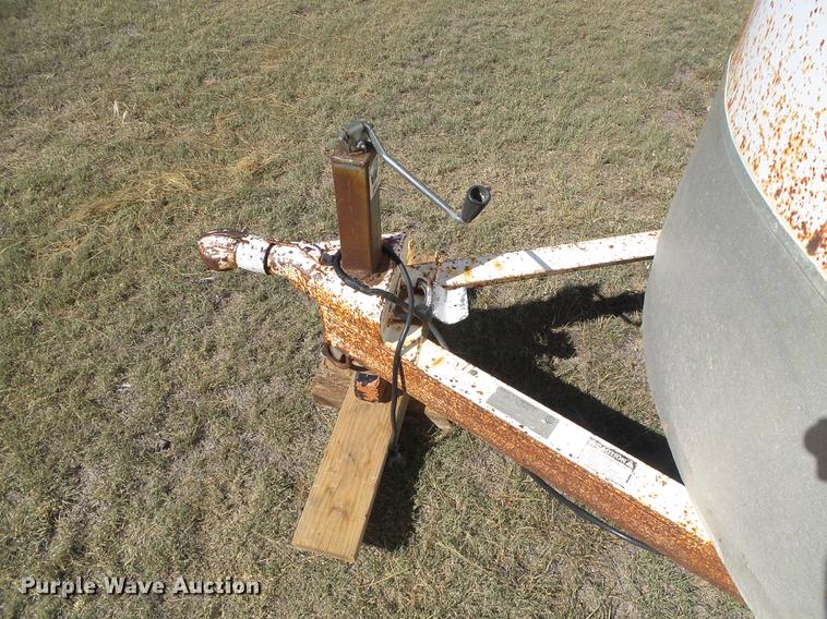 image for item DF2759 1997 Circle D livestock trailer