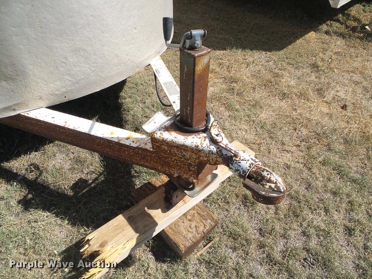 image for item DF2759 1997 Circle D livestock trailer