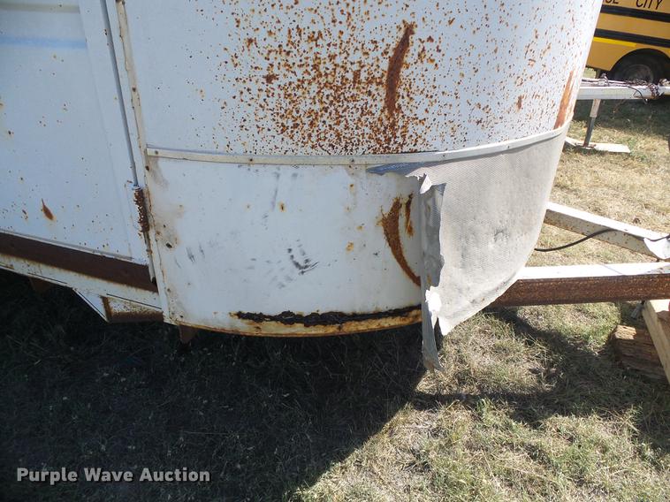 image for item DF2759 1997 Circle D livestock trailer