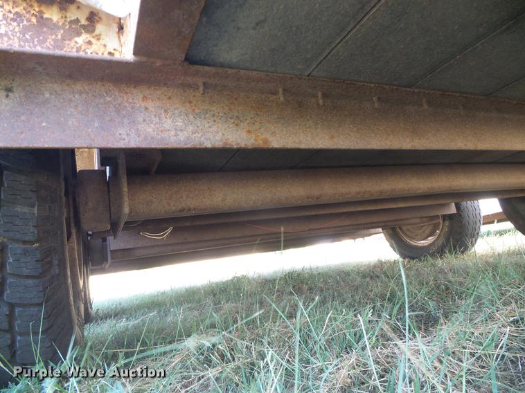 image for item DF2759 1997 Circle D livestock trailer