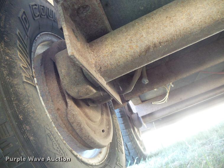 image for item DF2759 1997 Circle D livestock trailer