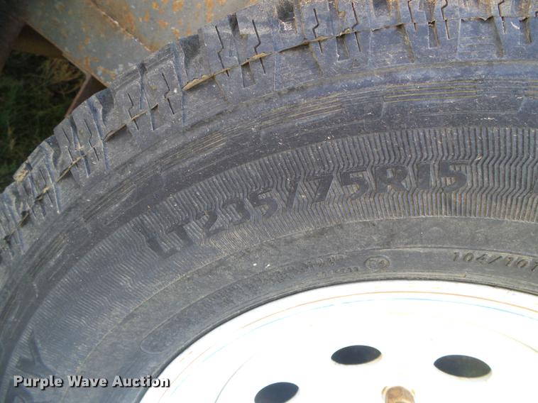 image for item DF2759 1997 Circle D livestock trailer