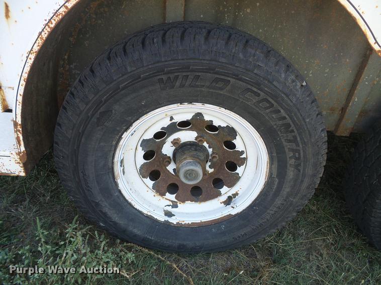 image for item DF2759 1997 Circle D livestock trailer