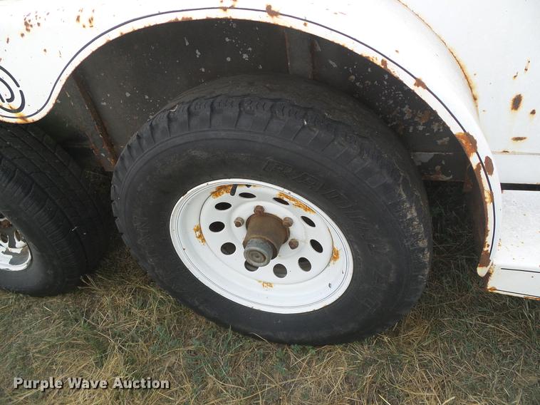 image for item DF2759 1997 Circle D livestock trailer