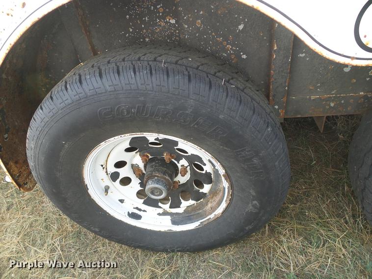 image for item DF2759 1997 Circle D livestock trailer