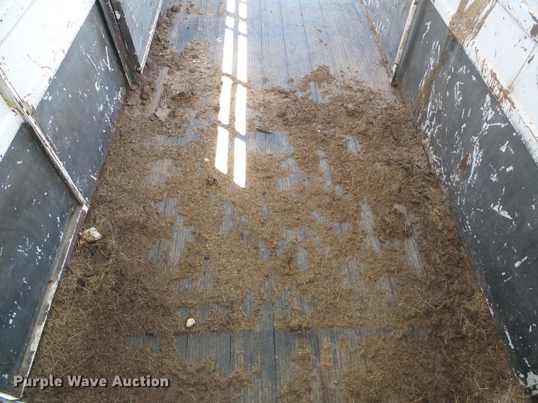 image for item DF2759 1997 Circle D livestock trailer