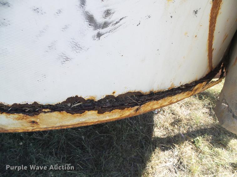 image for item DF2759 1997 Circle D livestock trailer