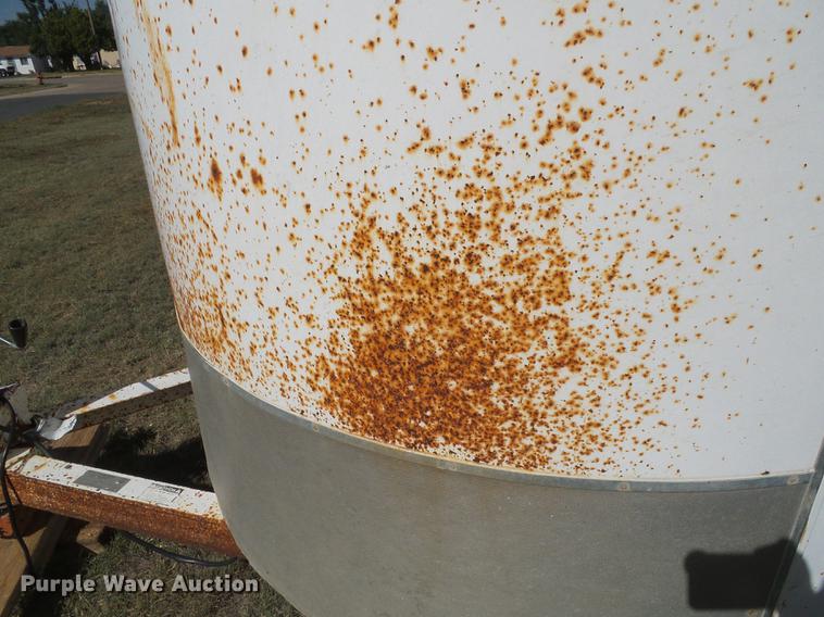 image for item DF2759 1997 Circle D livestock trailer