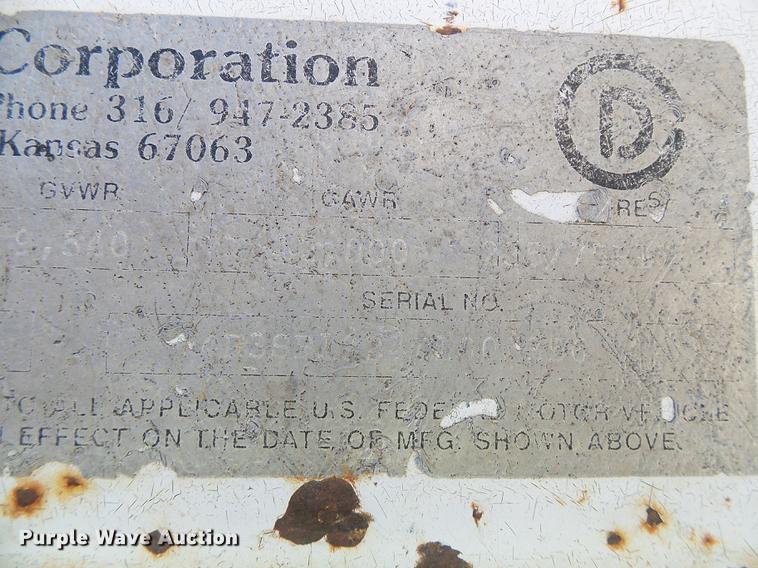 image for item DF2759 1997 Circle D livestock trailer