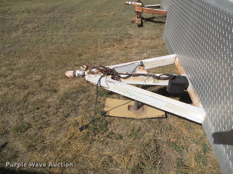 image for item DF2760 1994 Carrier enclosed cargo trailer