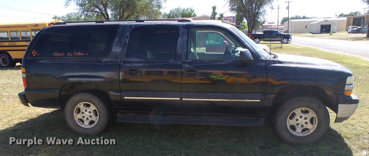 image for item DF2761 2004 Chevrolet Suburban 1500 SUV