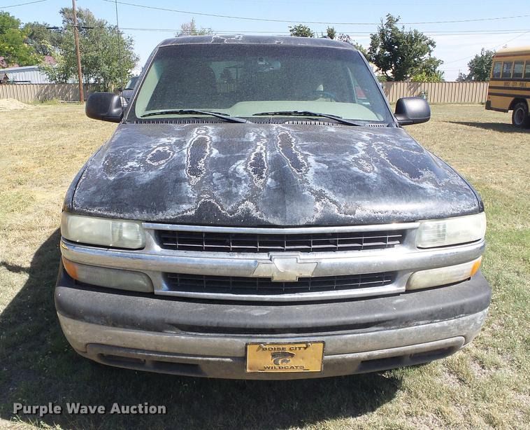 image for item DF2761 2004 Chevrolet Suburban 1500 SUV