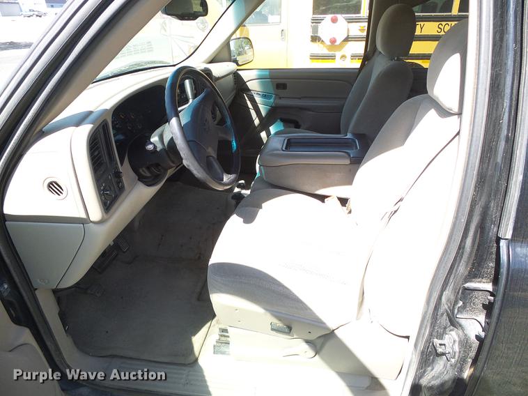 image for item DF2761 2004 Chevrolet Suburban 1500 SUV