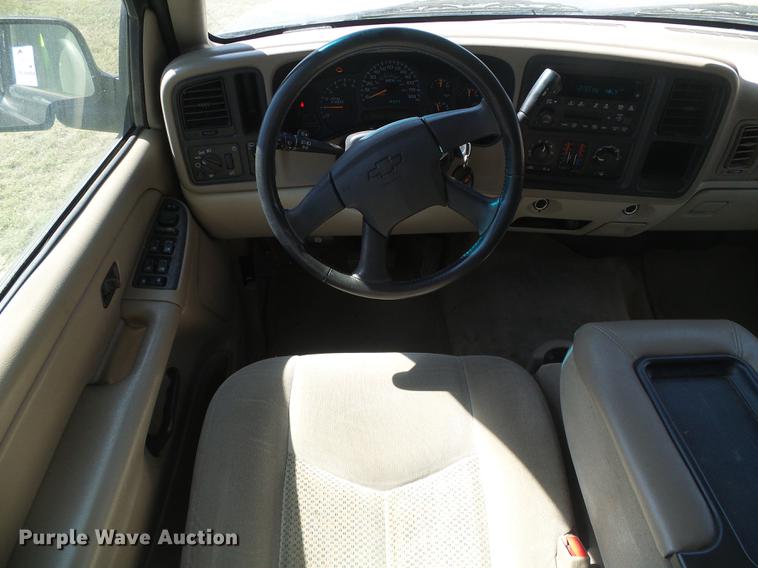 image for item DF2761 2004 Chevrolet Suburban 1500 SUV