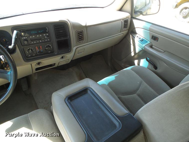 image for item DF2761 2004 Chevrolet Suburban 1500 SUV