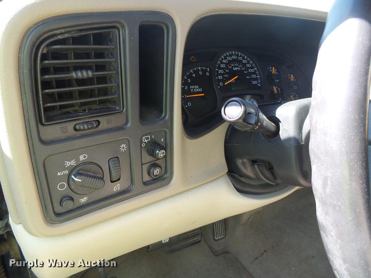 image for item DF2761 2004 Chevrolet Suburban 1500 SUV