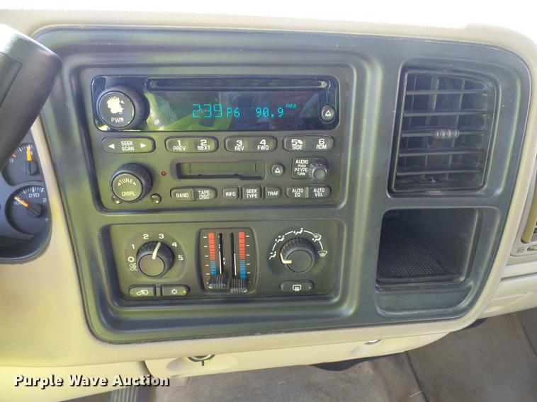 image for item DF2761 2004 Chevrolet Suburban 1500 SUV