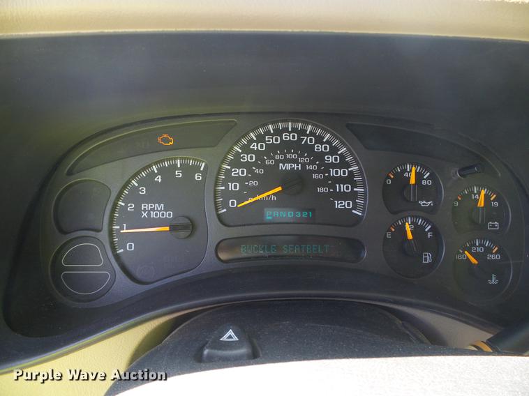 image for item DF2761 2004 Chevrolet Suburban 1500 SUV