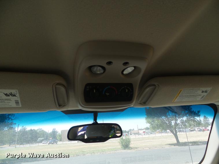 image for item DF2761 2004 Chevrolet Suburban 1500 SUV