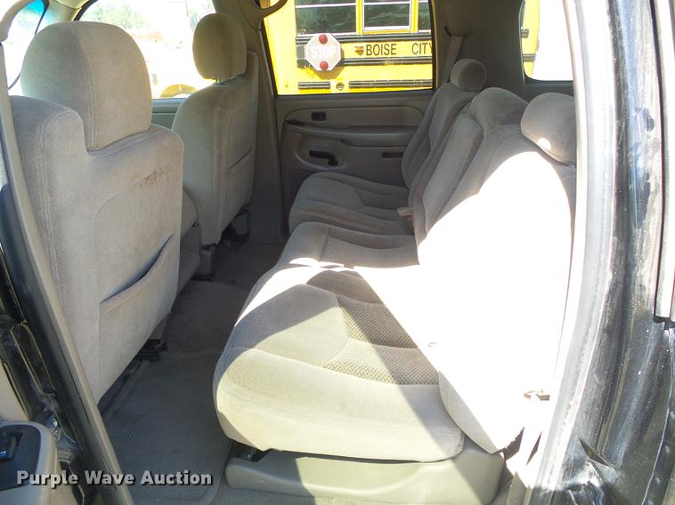 image for item DF2761 2004 Chevrolet Suburban 1500 SUV