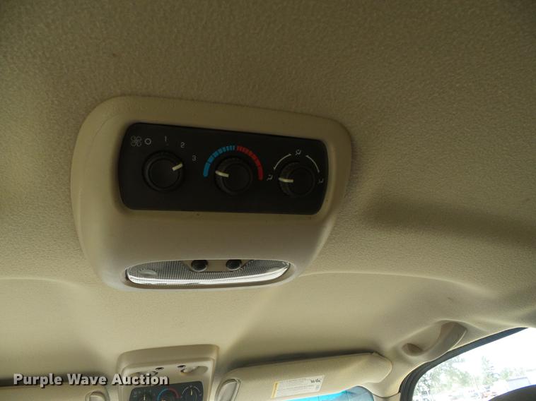 image for item DF2761 2004 Chevrolet Suburban 1500 SUV