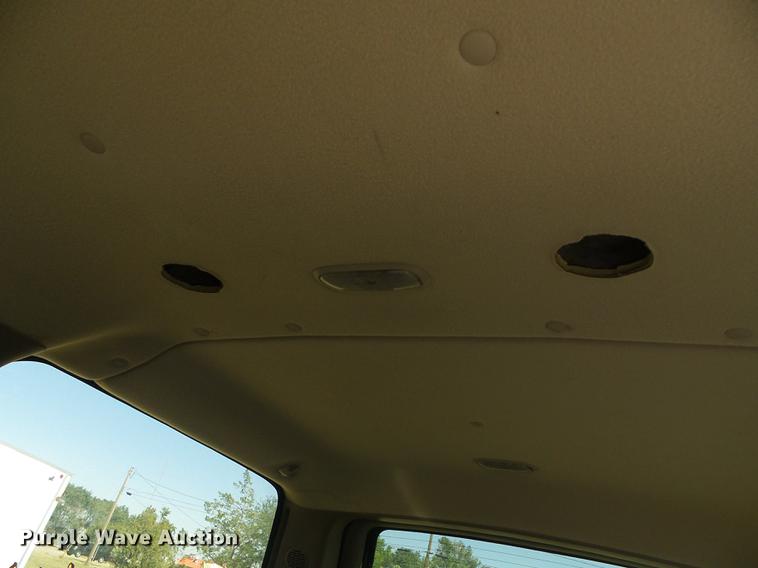 image for item DF2761 2004 Chevrolet Suburban 1500 SUV