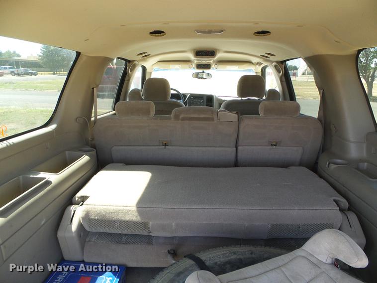 image for item DF2761 2004 Chevrolet Suburban 1500 SUV