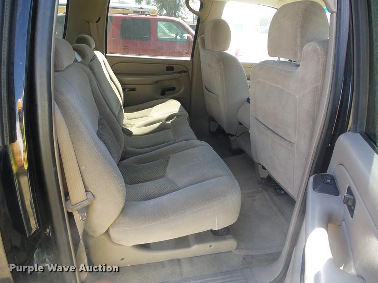 image for item DF2761 2004 Chevrolet Suburban 1500 SUV