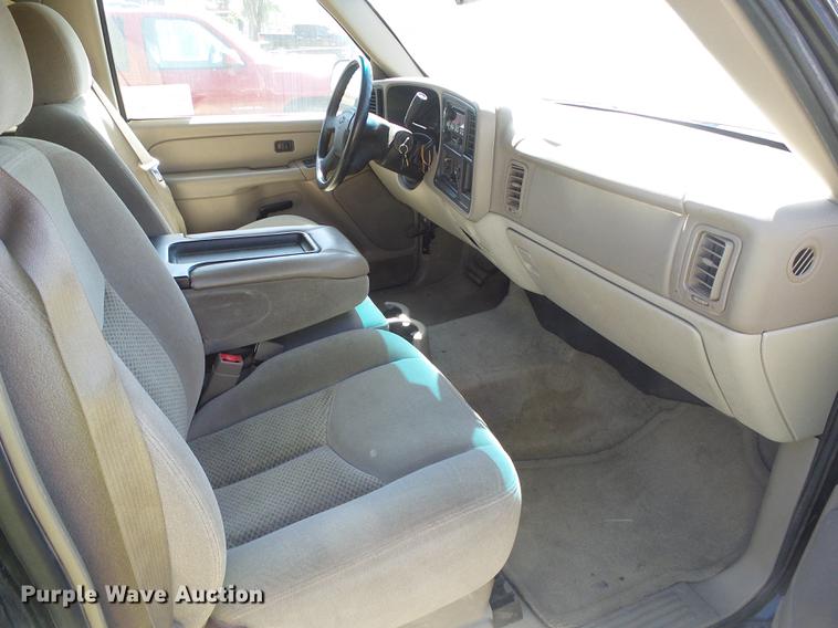 image for item DF2761 2004 Chevrolet Suburban 1500 SUV