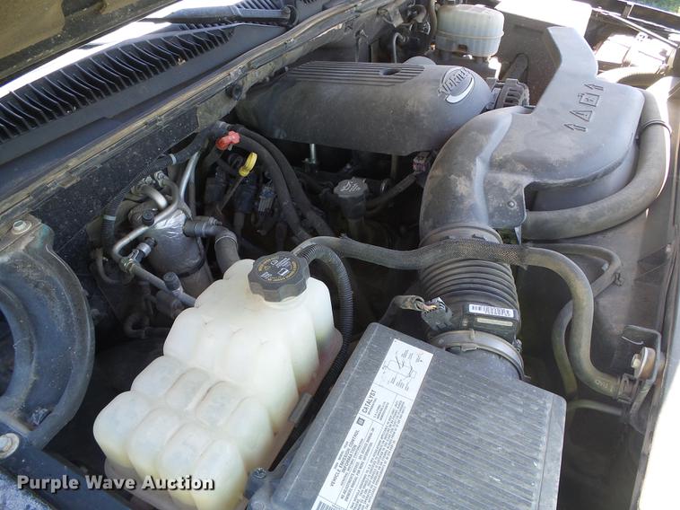 image for item DF2761 2004 Chevrolet Suburban 1500 SUV