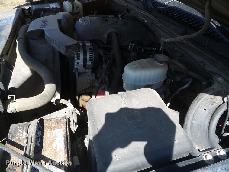 image for item DF2761 2004 Chevrolet Suburban 1500 SUV