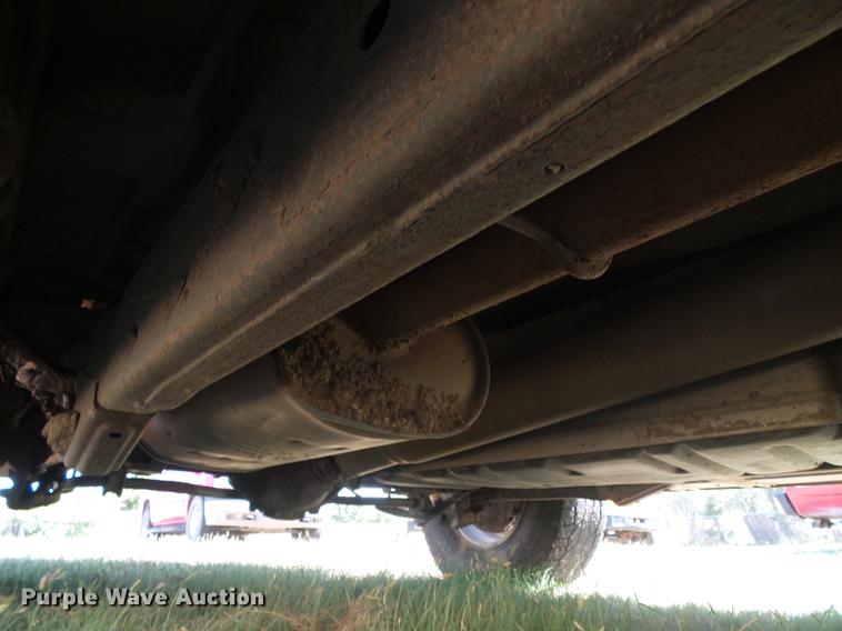 image for item DF2761 2004 Chevrolet Suburban 1500 SUV